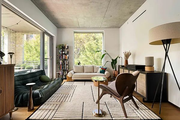Living room, photo 2