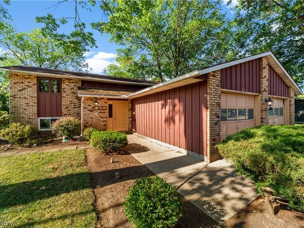 1423 Shaffer Dr, Lorain, OH 44053
