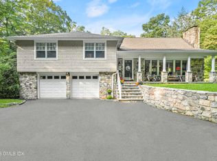 21 Barton Ln, Cos Cob, CT 06807