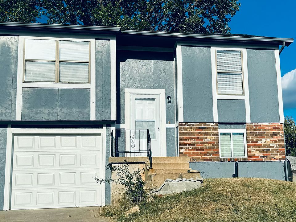 1st image of 425 Castle Dr #425