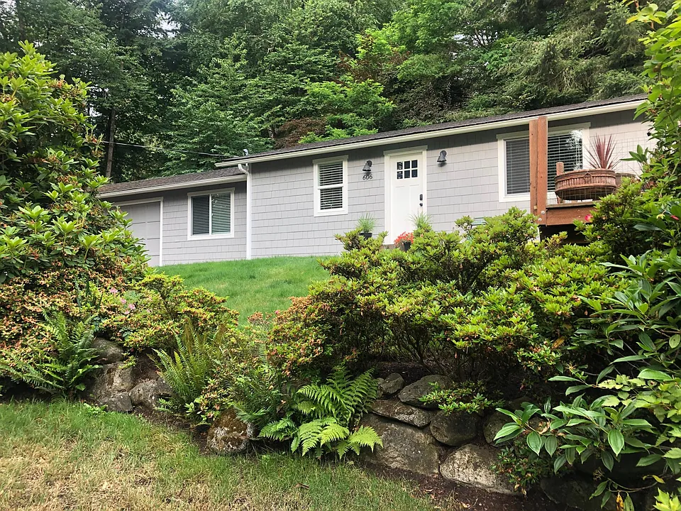 606 8th Ct
