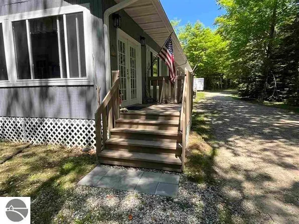 27646 White Cedar Trl, Beaver Island, MI 49782