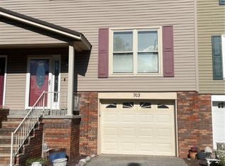 703 Woodland Dr, Nitro, WV 25143