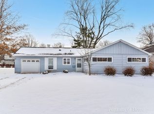 706 Parkway Dr, Wheaton, IL