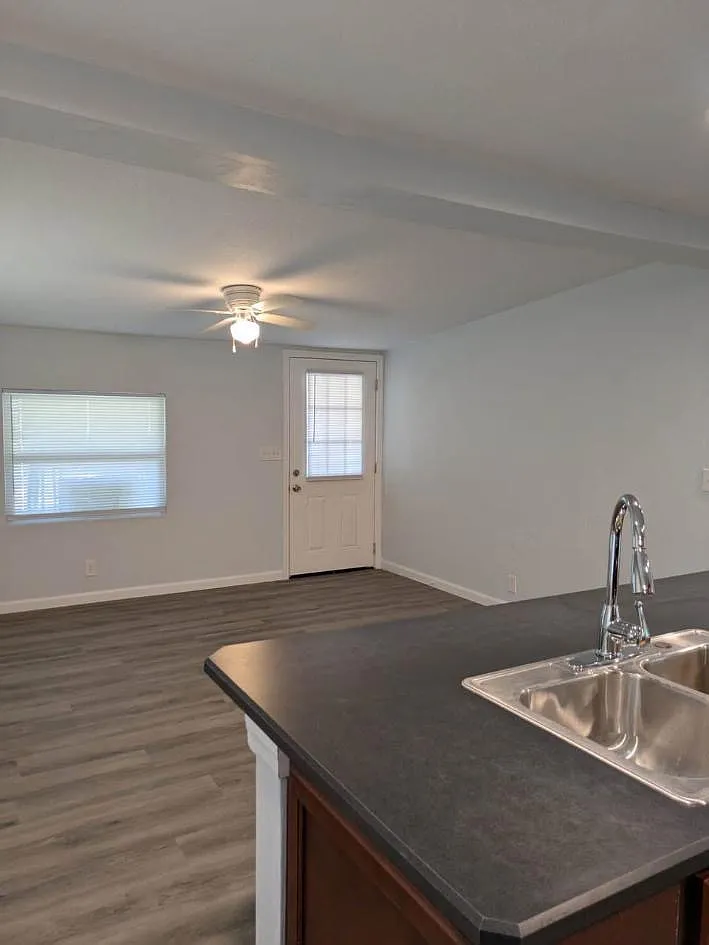 2 bed, 912 sqft, $1,400 — Photo 3