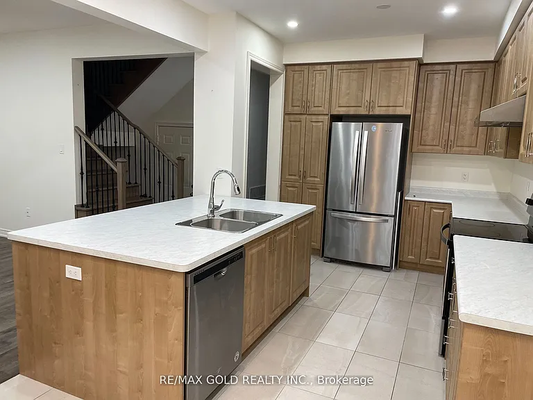 35 Riverwalk Dr — Photo 4