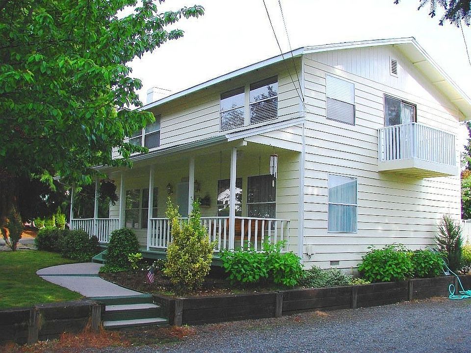 Nice, spacious University place home