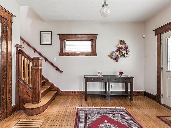 4th image of 210 E 33rd St #1