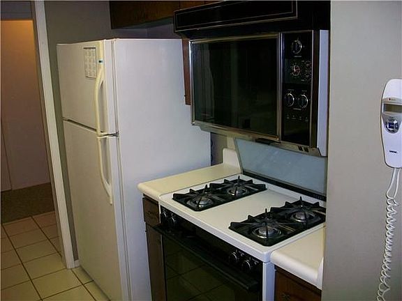 5th image of 1409 Brighton Ln