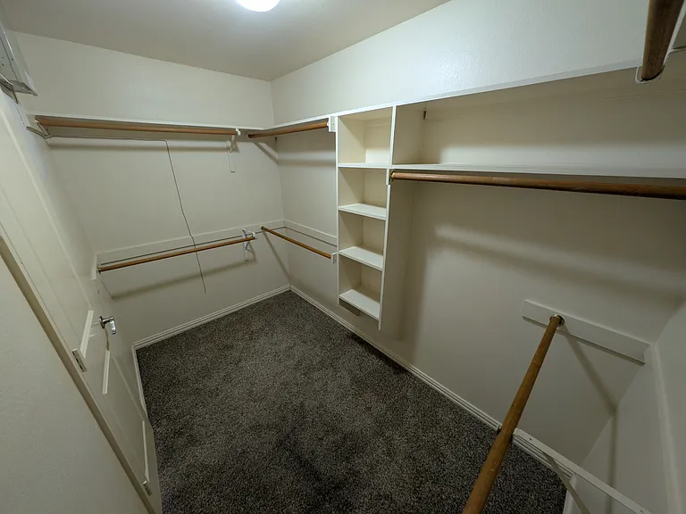 2210 Lakeridge Ln — Photo 3