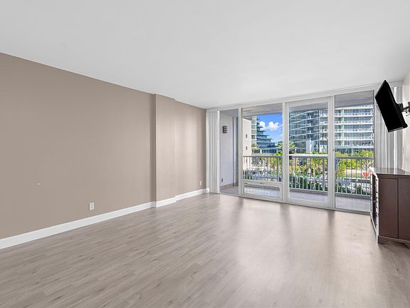 3rd image of 2200 NE 33rd Avenue #4D
