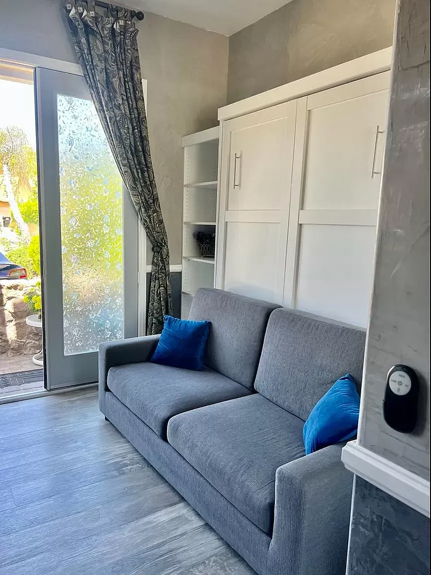 Upgraded Furnished Cottage — Photo 2