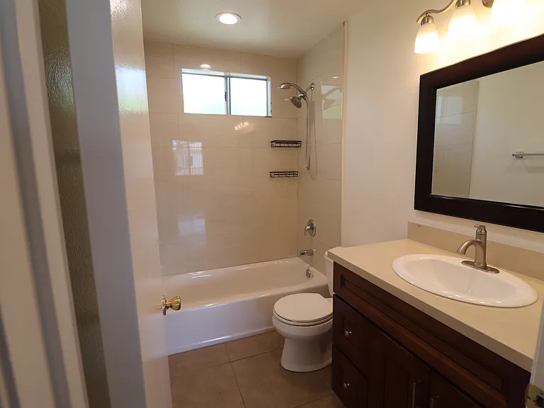 1916 E Chevy Chase Dr #B — Photo 6