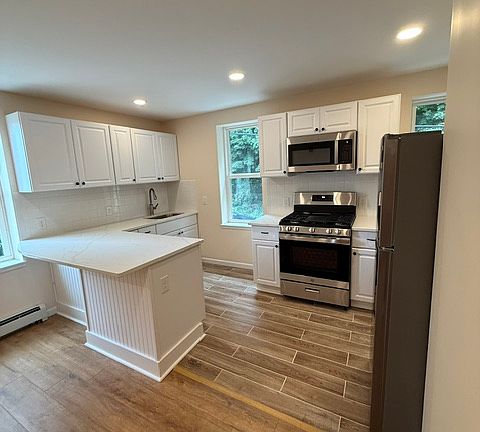 4th image of 27 Morris St APT 4