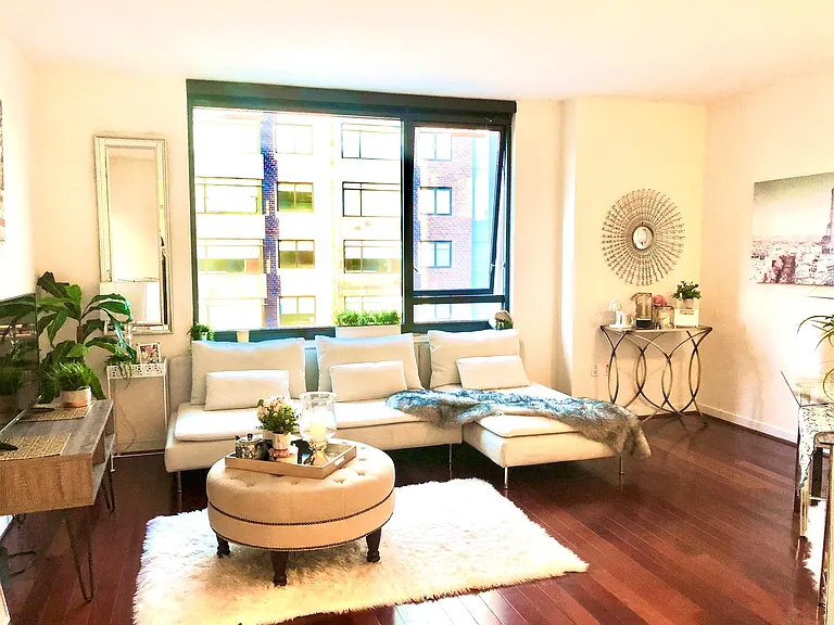 250 King St #532 — Photo 5