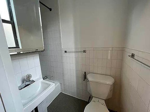 5th image of 132 Thompson St APT 38