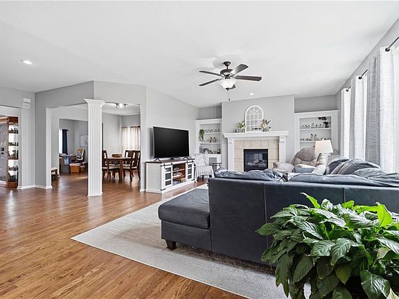 4th image of 21741 W Summer St