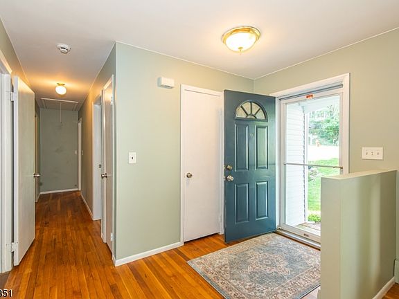 4th image of 20 Byron Pl