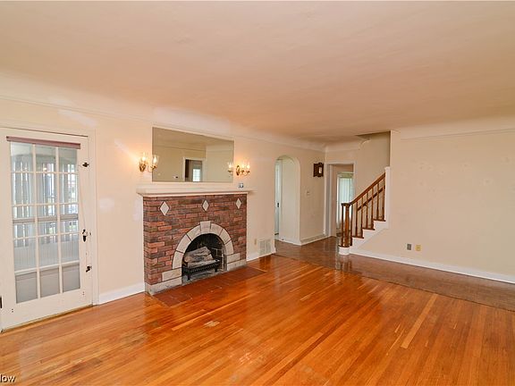 5th image of 217 Berkshire Dr