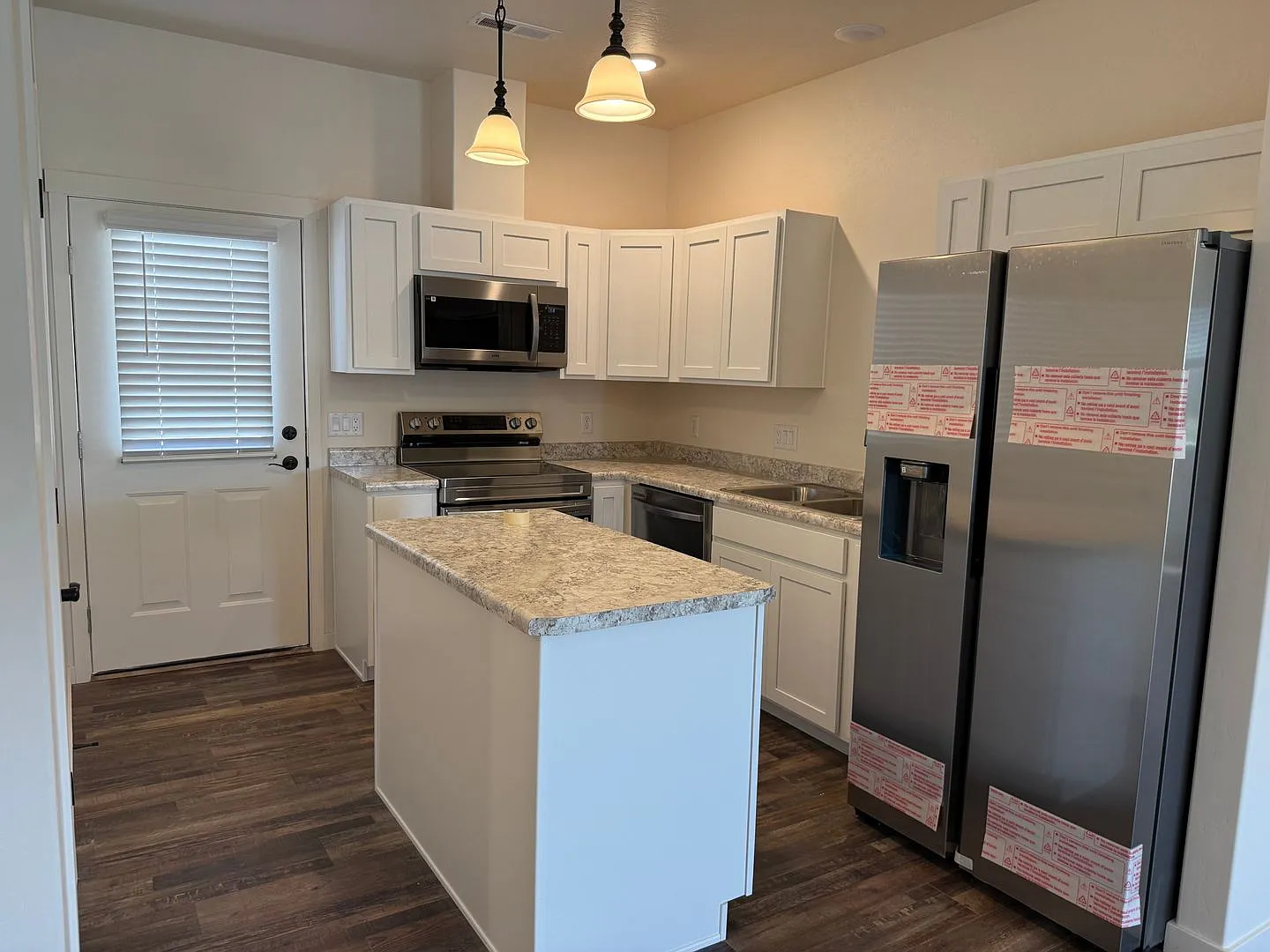 Available Now. New 3 bed, 2 bath home — Photo 4