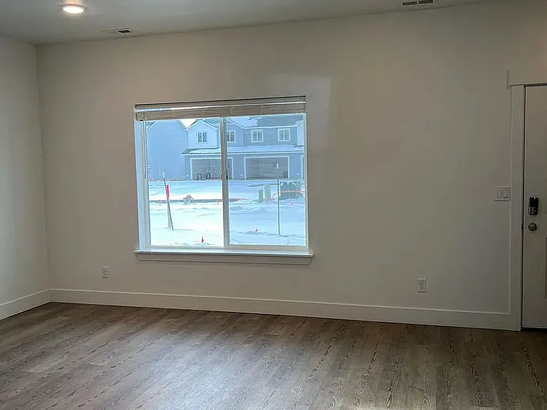 651 S 2400 W — Photo 2