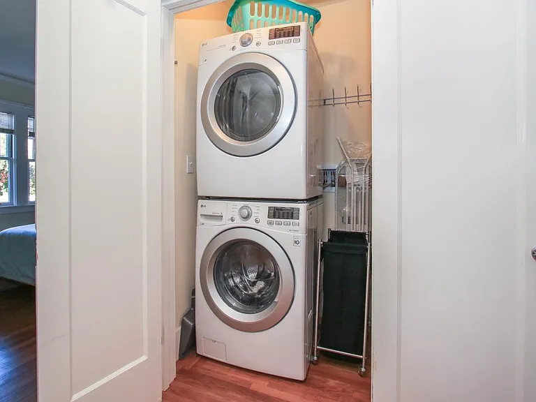 2403 Hillside Ave — Photo 32