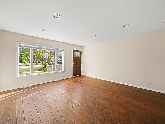 4th image of 106 W Crystal Ave