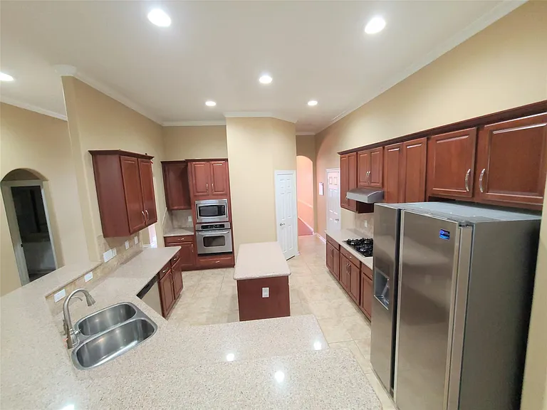 7015 Pinefern Ln — Photo 4