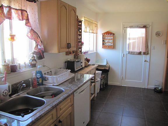 3rd image of 818 Sheridan St