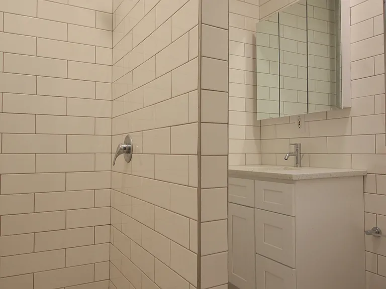 332 E 4th St #31 — Photo 3