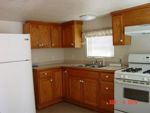 4th image of 1618 Manzanita Way