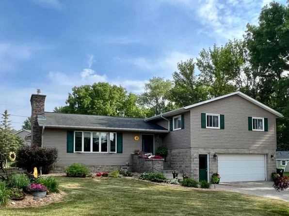 841 Pleasant Ave, Zumbrota, MN 55992