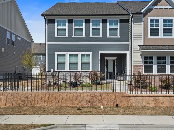 2530 Hutch Ln, Apex, NC 27523