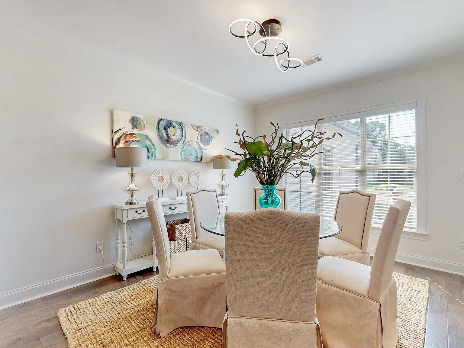 5 bed, 4.5 bath, 4933 sqft, $4,500 — Photo 4