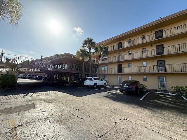 9370 SW 8th St APT 402