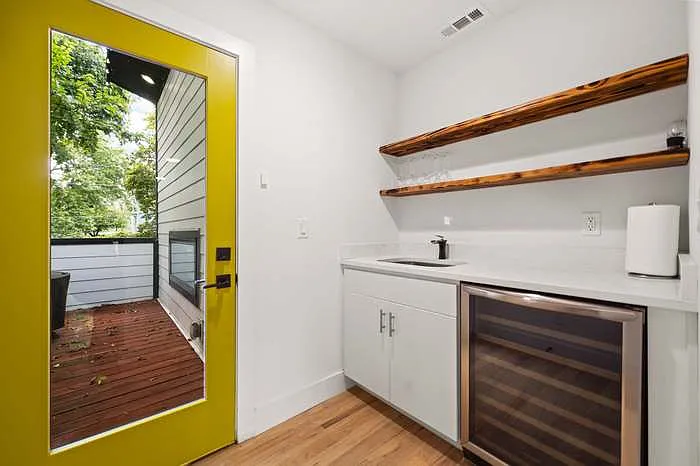 716 Village Ct — Photo 37