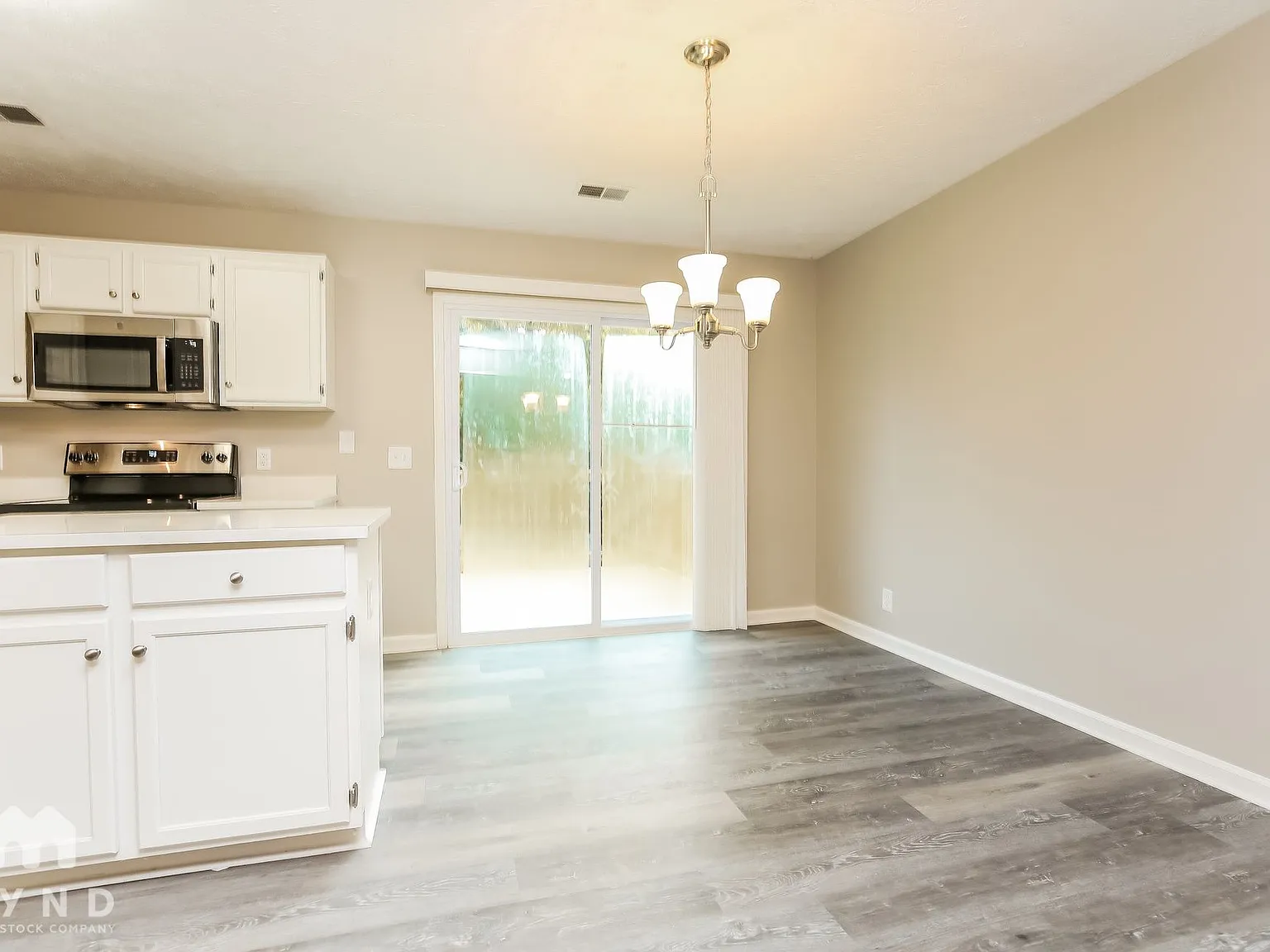 3 bed, 2.5 bath, 1641 sqft, $2,399 — Photo 4