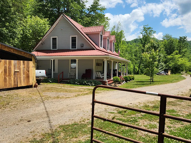 260 Willets Rd — Photo 3