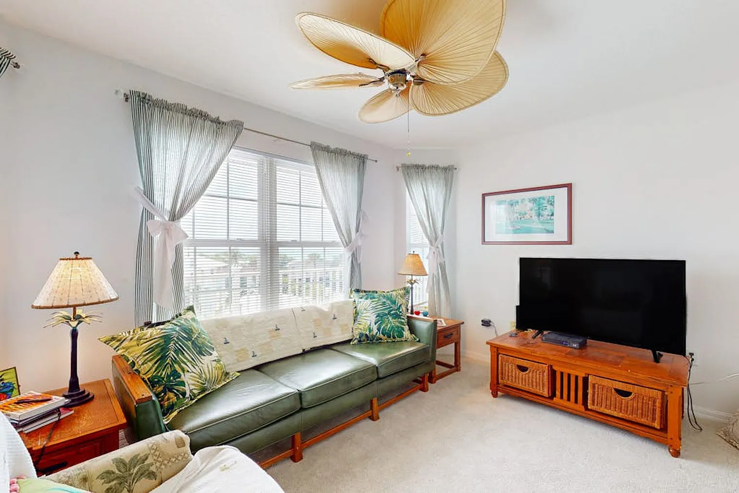 2 bed, 2.0 bath, 2292 sqft, $5,616 — Photo 3
