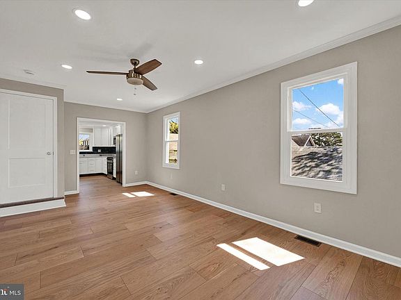 4th image of 100 Fuller Ave