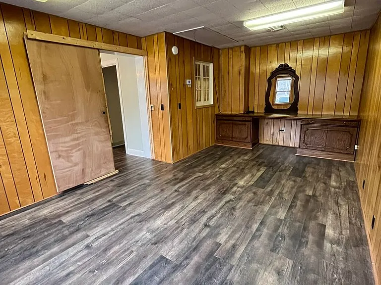 2115 N Linn Ave — Photo 3