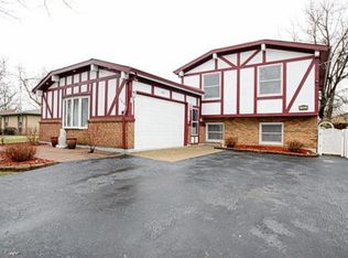 144 Oak Knoll Dr, Lake Villa, IL 60046