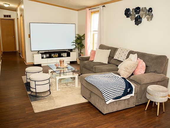 2nd image of 2040 Reo Ave