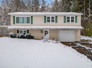 211 Blackmore Rd, Camillus, NY 13031