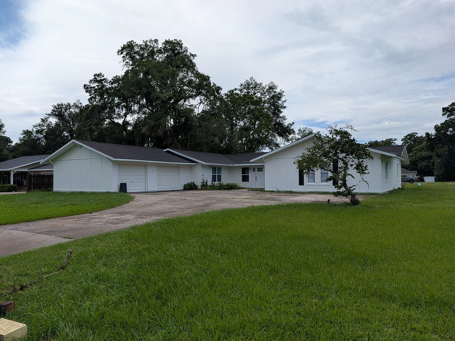 4 bed, 2.5 bath, 2344 sqft, $2,500 — Photo 2