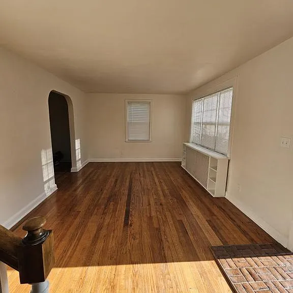 616 Beverly Dr S — Photo 2
