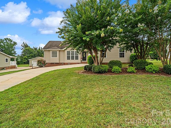 3rd image of 748 Chipmeadow Ln