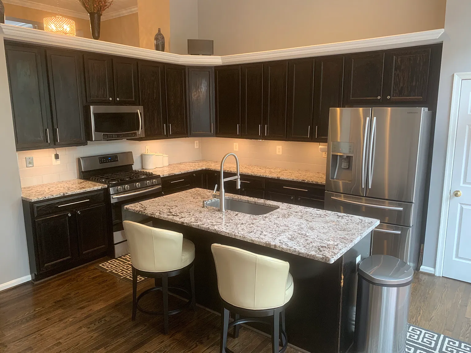 3 bed, 3.5 bath, 2226 sqft, $3,500 — Photo 4