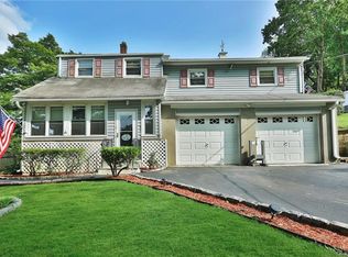870 Linda Ave, Thornwood, NY 10594