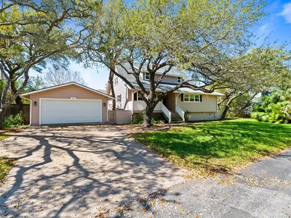 18 Bahama St S, Rockport, TX 78382